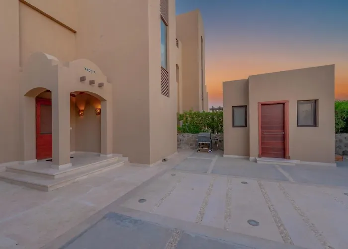 3Br Family Villa In Sabina, El Gouna, Lagoon & Private Heated Pool Villa Hurghada