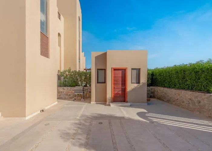 3Br Family Villa In Sabina, El Gouna, Lagoon & Private Heated Pool *